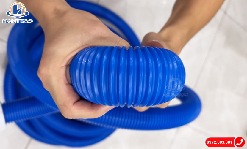 ong-mem-hut-day-ho-boi-emaux