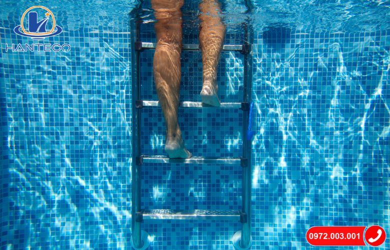 bao-gia-cau-thang-ho-boi-1